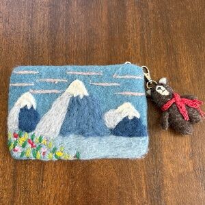 Jenny Krauss Handmade Embroidered Wool Mountains Clutch Wallet Cosmetics Bear**
